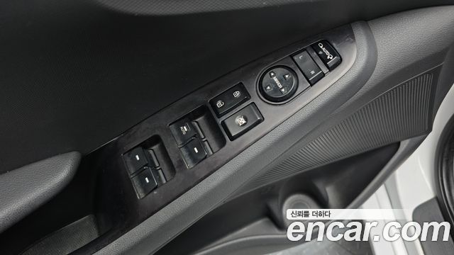 Hyundai Ioniq 2016 — photo 17