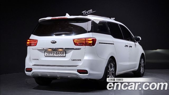 Kia Canival 2019 — photo 2