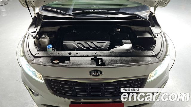 Kia Canival 2019 — photo 6
