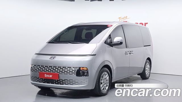 Hyundai Staria 2023 — photo 1