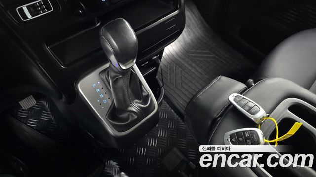 Hyundai Staria 2023 — photo 9