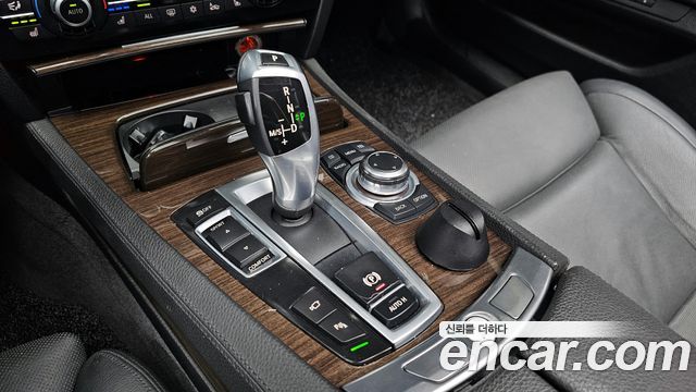 BMW 7-Series 2009 — photo 9