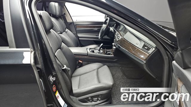 BMW 7-Series 2009 — photo 10