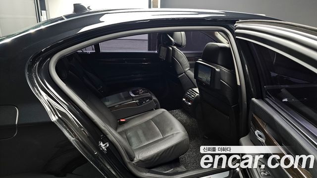 BMW 7-Series 2009 — photo 11