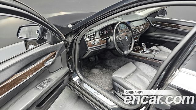 BMW 7-Series 2009 — photo 12