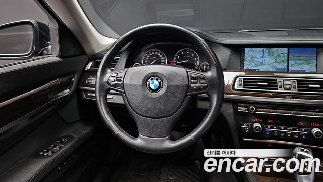 BMW 7-Series 2009 — photo 13