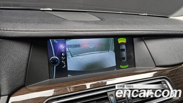 BMW 7-Series 2009 — photo 15