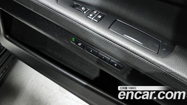 BMW 7-Series 2009 — photo 17