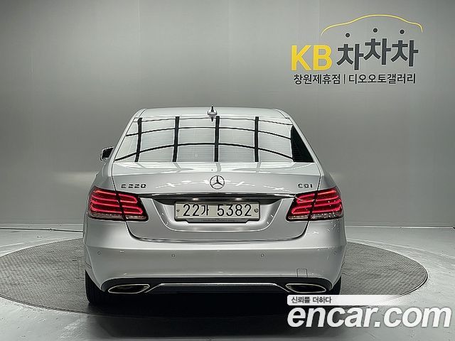 Mercedes-Benz E-Class 2014 — photo 4