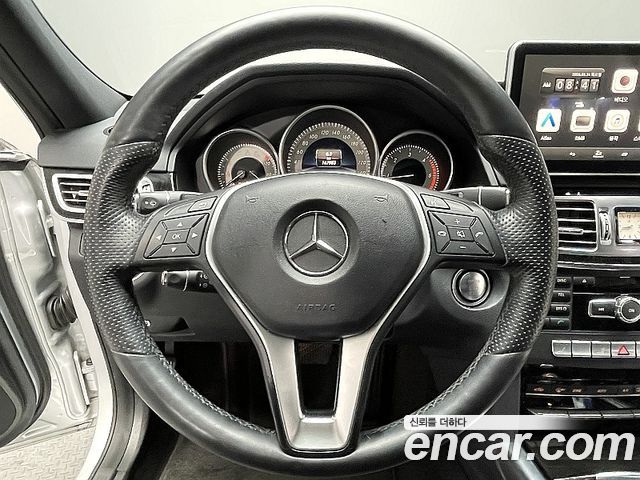 Mercedes-Benz E-Class 2014 — photo 11