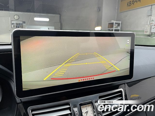 Mercedes-Benz E-Class 2014 — photo 15