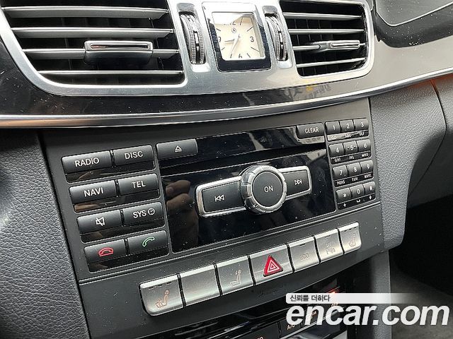 Mercedes-Benz E-Class 2014 — photo 16