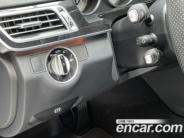 Mercedes-Benz E-Class 2014 — photo 20