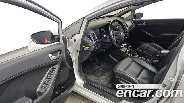 Kia K3 2016 — photo 10