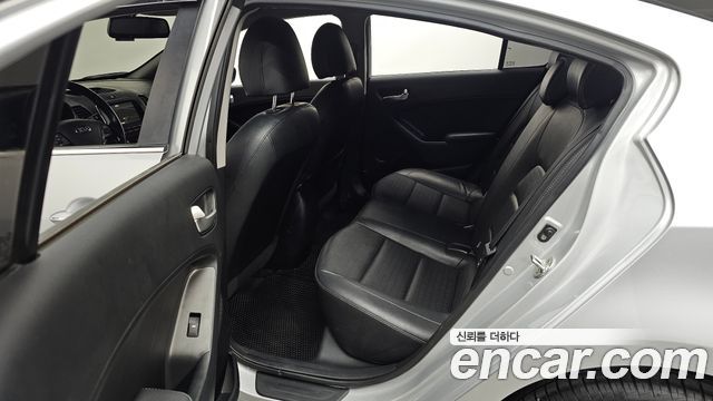 Kia K3 2016 — photo 11