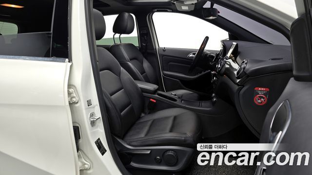 Mercedes-Benz B-Class 2015 — photo 10