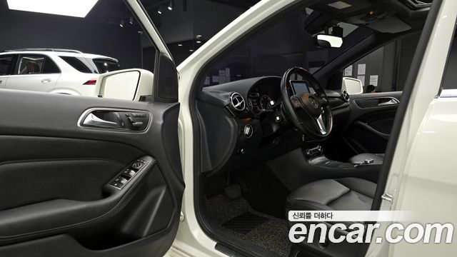 Mercedes-Benz B-Class 2015 — photo 11