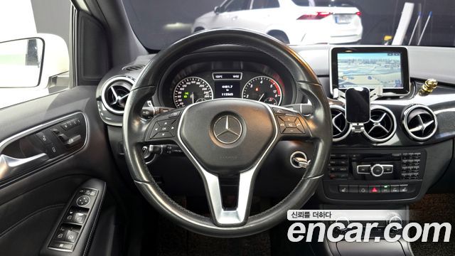 Mercedes-Benz B-Class 2015 — photo 13