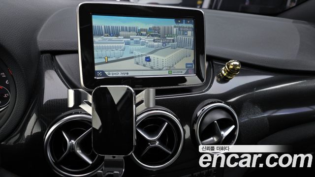 Mercedes-Benz B-Class 2015 — photo 14