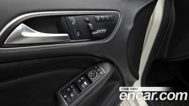 Mercedes-Benz B-Class 2015 — photo 17
