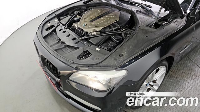 BMW 7-Series 2010 — photo 6