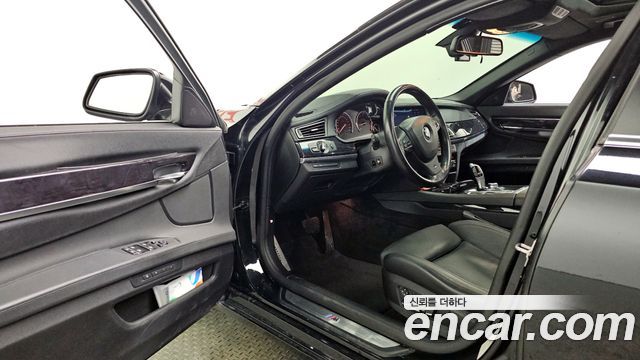 BMW 7-Series 2010 — photo 10