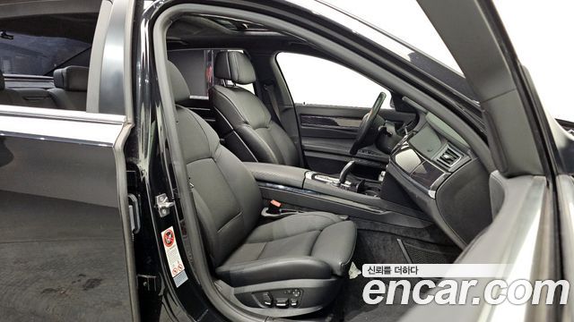 BMW 7-Series 2010 — photo 12