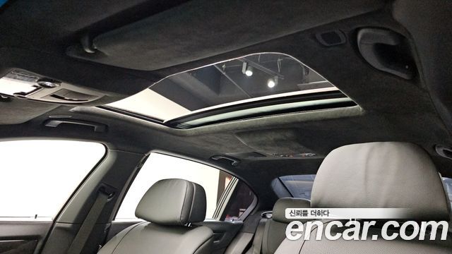 BMW 7-Series 2010 — photo 19