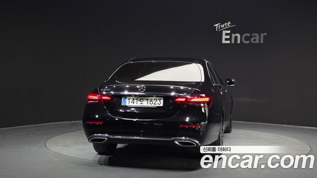 Mercedes-Benz E-Class 2021 — photo 4