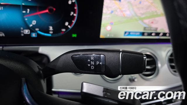 Mercedes-Benz E-Class 2021 — photo 9