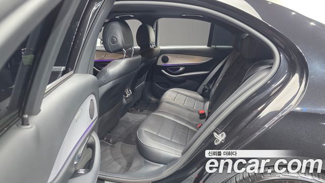 Mercedes-Benz E-Class 2021 — photo 11