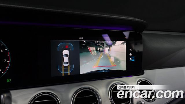 Mercedes-Benz E-Class 2021 — photo 16