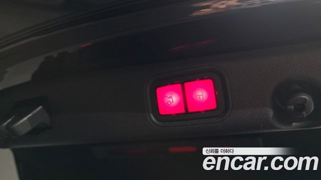 Mercedes-Benz E-Class 2021 — photo 20