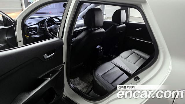 Kia Stonic 2018 — photo 11