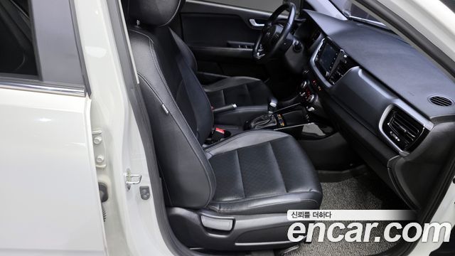 Kia Stonic 2018 — photo 12