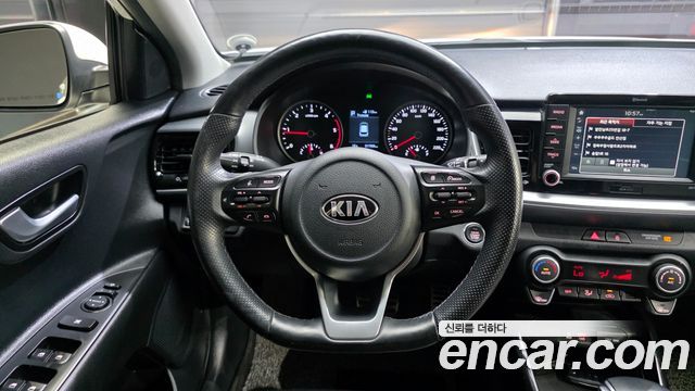 Kia Stonic 2018 — photo 13