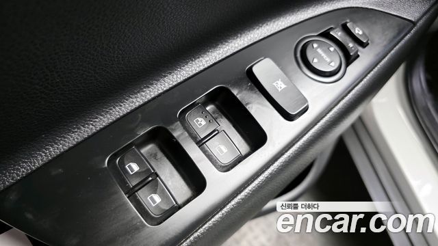 Kia Stonic 2018 — photo 14