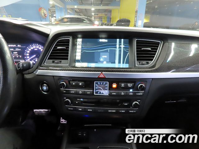 Genesis G80 2017 — photo 12