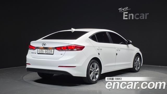 Hyundai AVANTE 2018 — photo 2