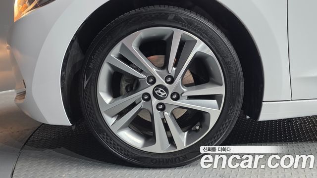 Hyundai AVANTE 2018 — photo 5