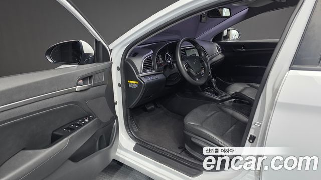 Hyundai AVANTE 2018 — photo 10