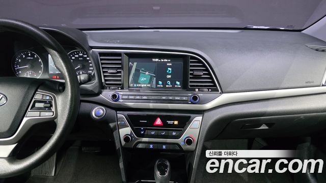 Hyundai AVANTE 2018 — photo 18