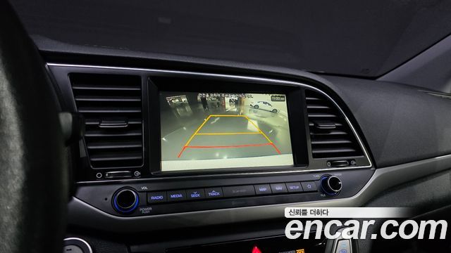 Hyundai AVANTE 2018 — photo 19