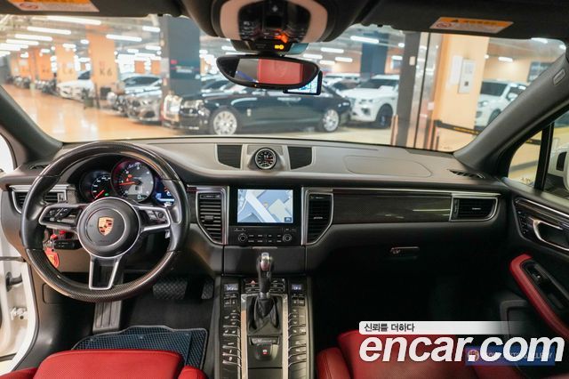 Porsche Macan 2017 — photo 9