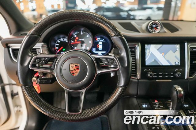 Porsche Macan 2017 — photo 10