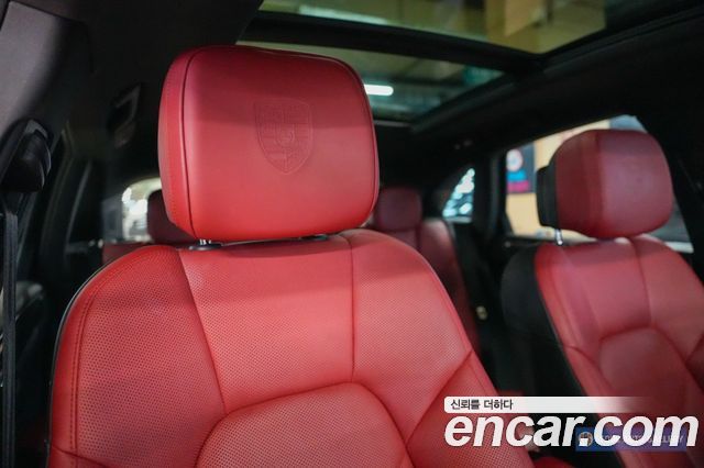 Porsche Macan 2017 — photo 16