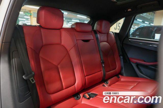 Porsche Macan 2017 — photo 17