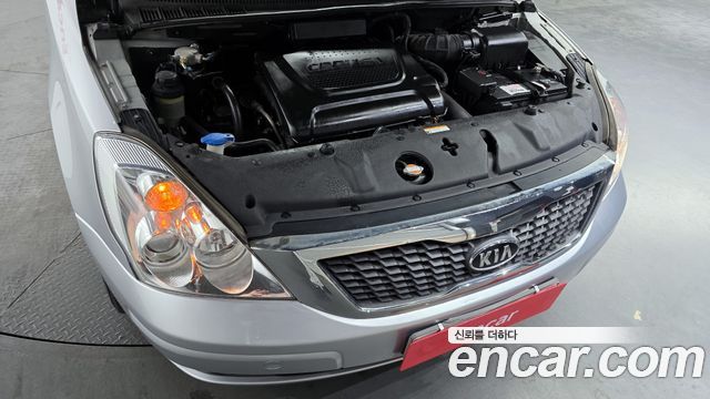 Kia Canival 2010 — photo 6