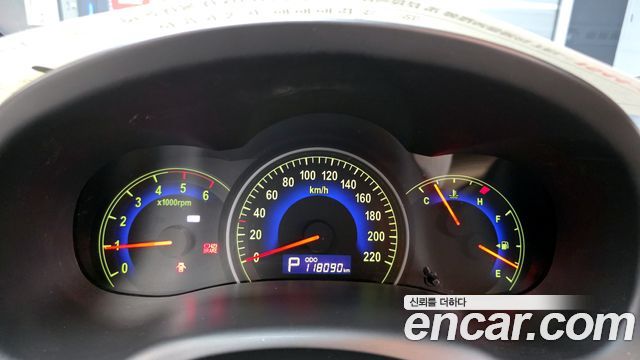Kia Canival 2010 — photo 8