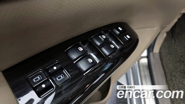 Kia Canival 2010 — photo 13